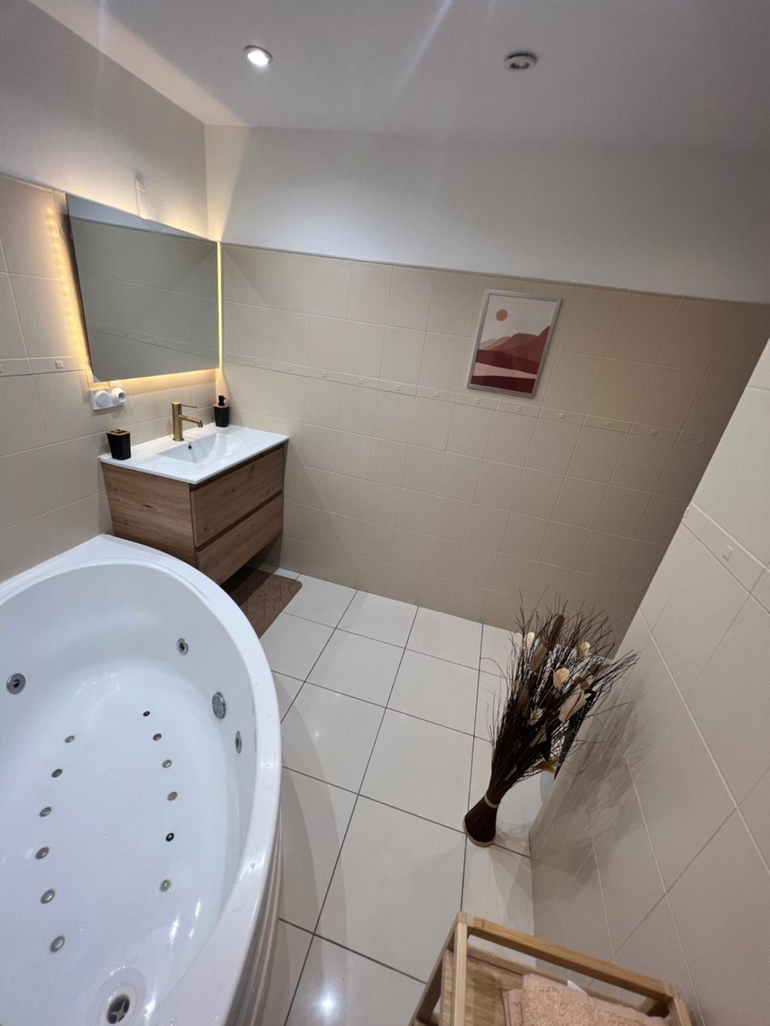 Appartement Pres De Paris, Disney & Cdg Tremblay-en-France Exterior foto